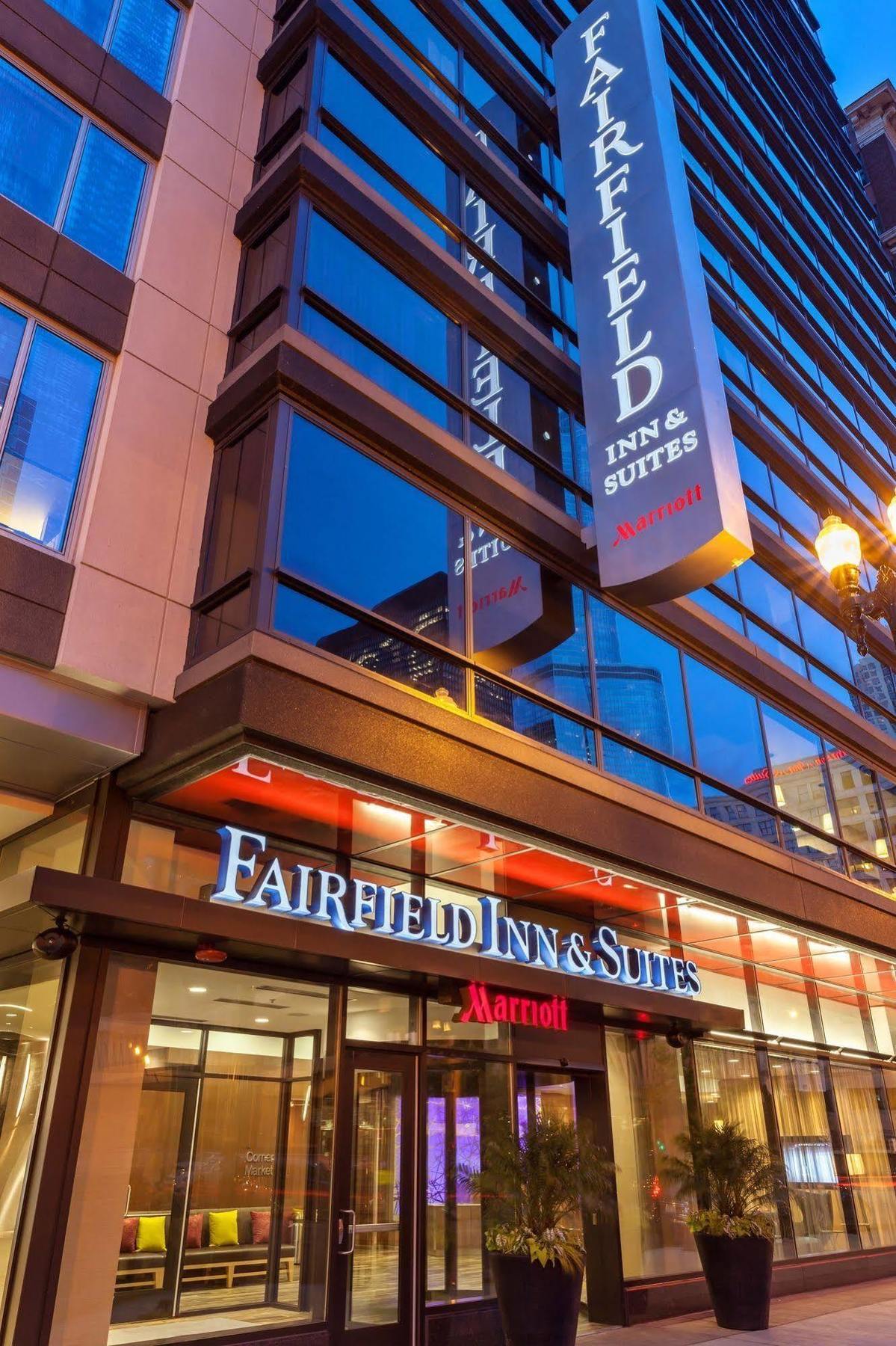Fairfield Inn And Suites Chicago Downtown-River North Exterior foto